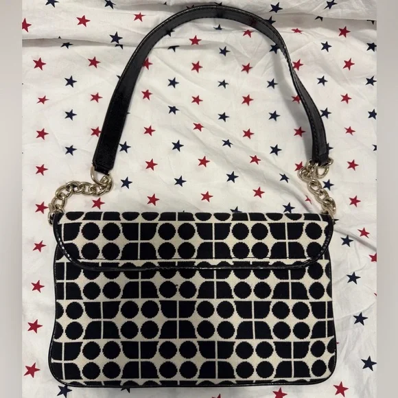 Chain Shoulder Bag - Picture 3 of 11